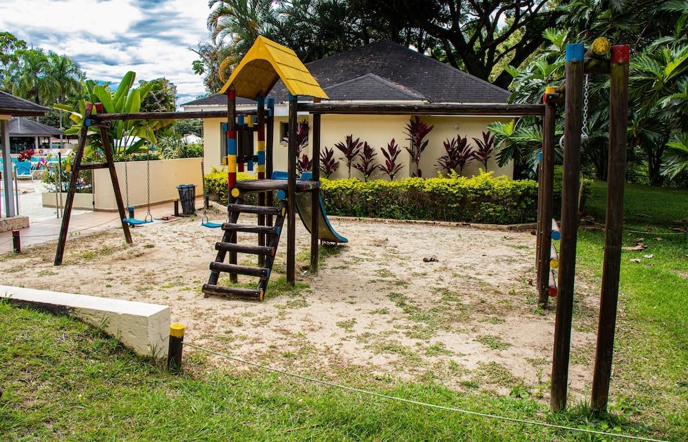 Hotel Estelar Altamira اباغويه المظهر الخارجي الصورة Playground at the National Museum of Natural History