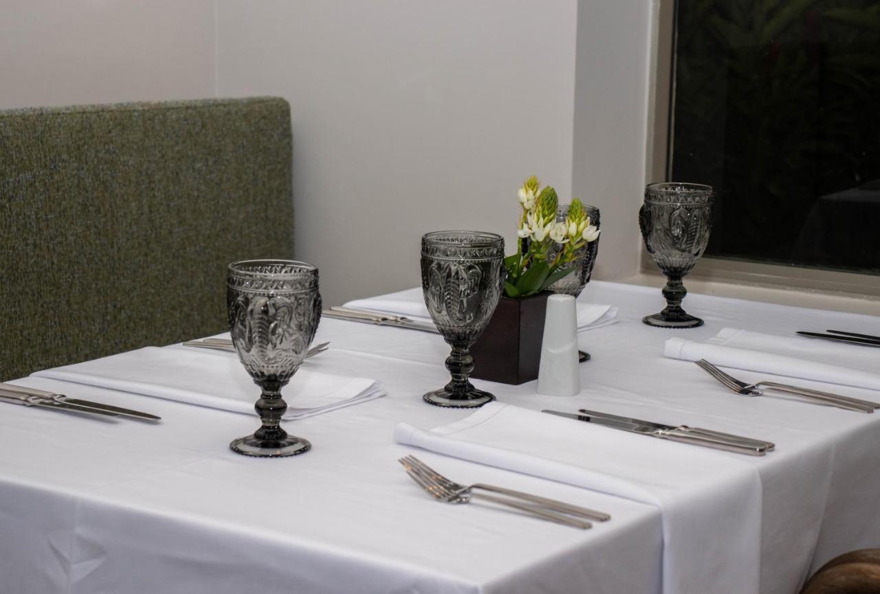 Hotel Estelar Altamira اباغويه المظهر الخارجي الصورة A table set for a meal